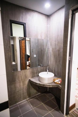10084thean-y-apartment-04.jpg