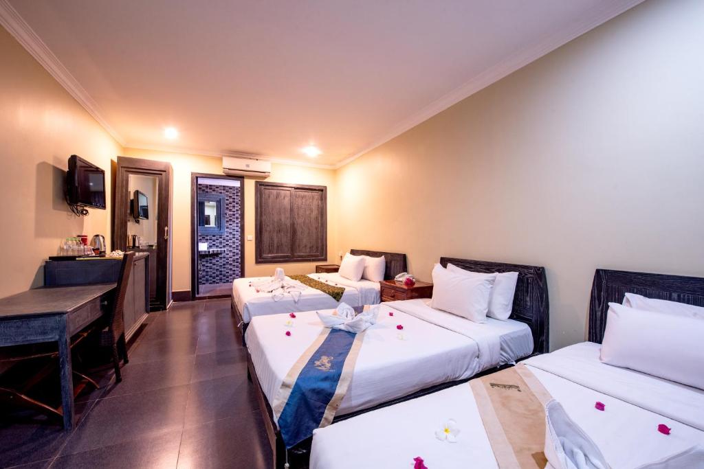 18926central-night-hotel-02.jpg