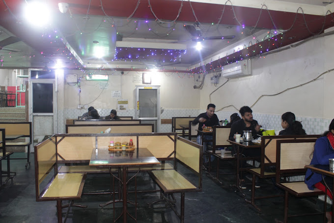 21403reena-restaurant-03.jpg