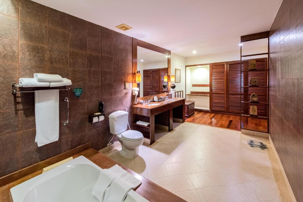 23518angkor-palace-suite-&-villa-03.jpg