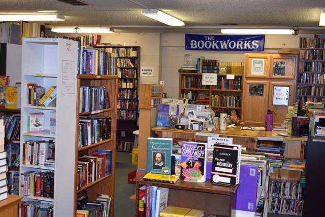 25028treasures-bookstore-03.jpg