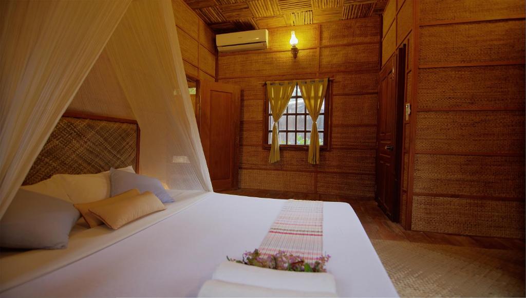 26523palm-village-resort-&-spa-02.jpg