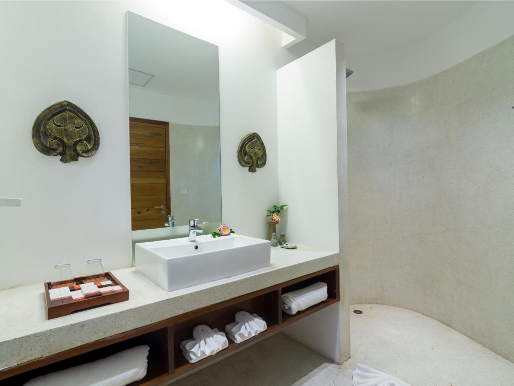 2664lynnaya-urban-river-resort-03.jpg