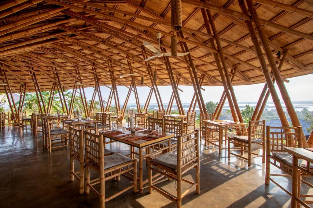 26895hanchey-bamboo-resort-04.jpg