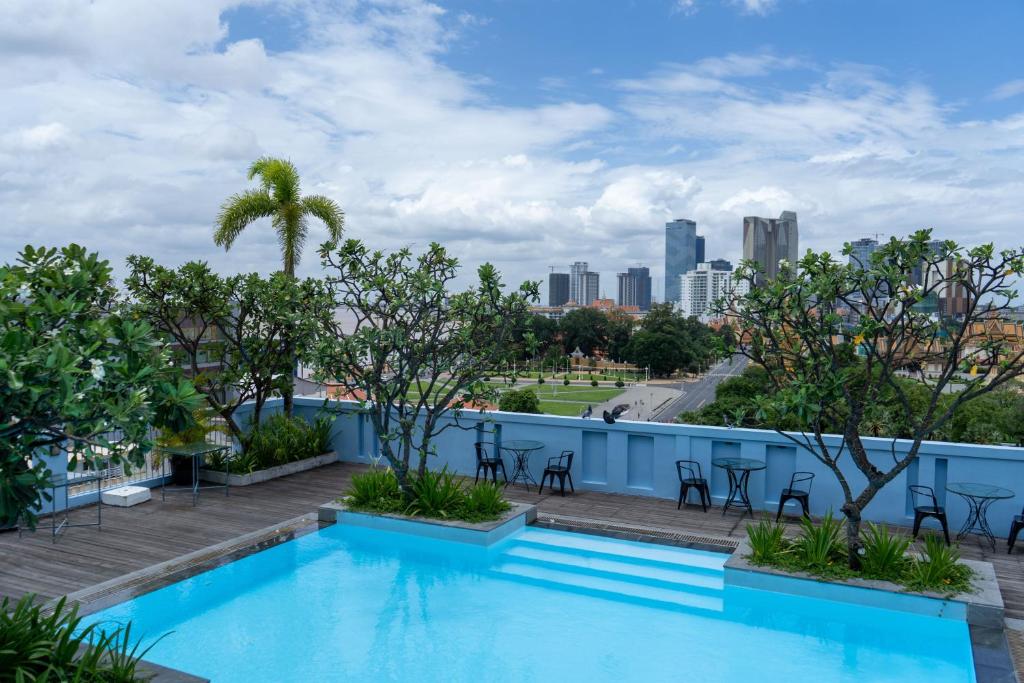 30740the-frangipani-royal-palace-hotel-03.jpg