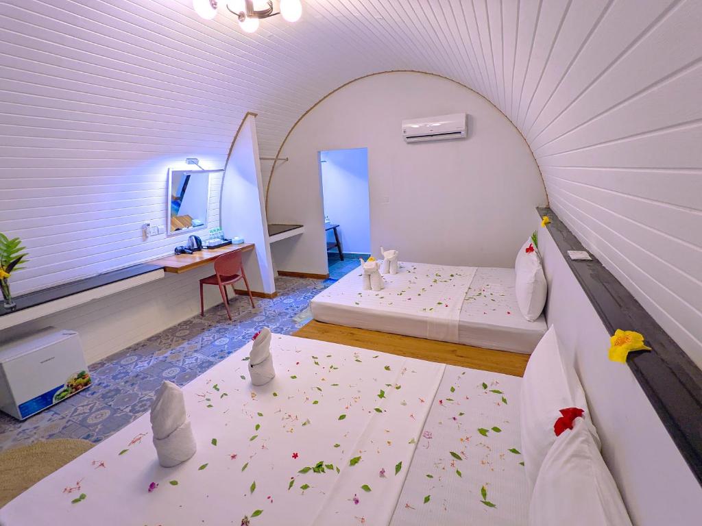 3140tube-resort-04.jpg