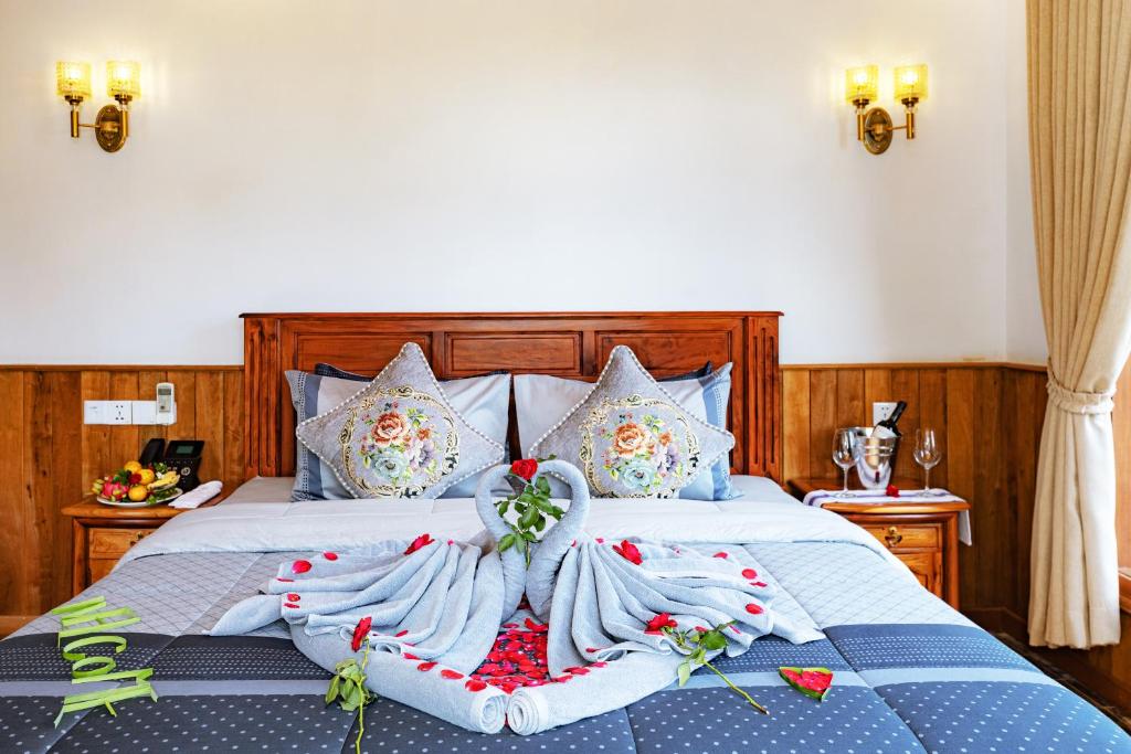 32814knn-luxury-hill-02.jpg