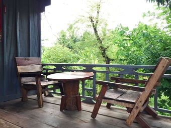 34806family-batcave-homestay-03.jpg