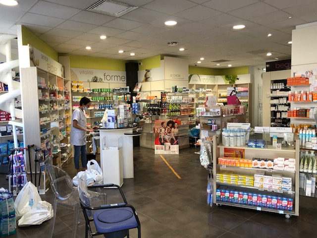 35867pharmacie-de-la-gare-chaktomuk-branch-03.jpg