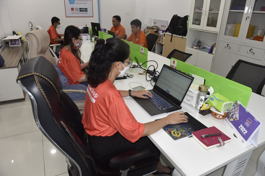 37010b-&-r-computer-shop-04.jpg