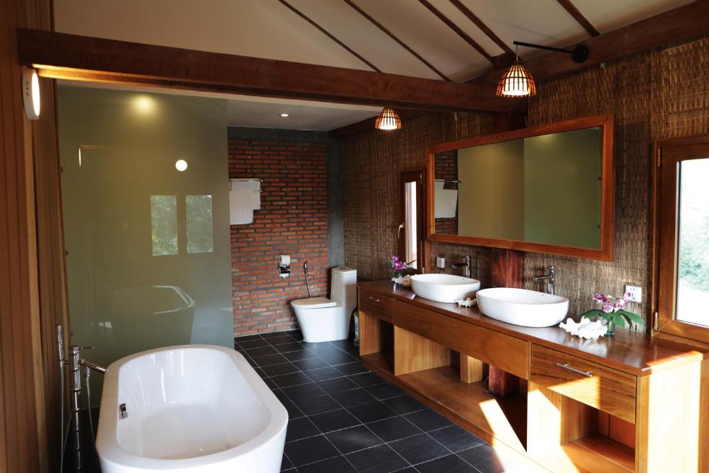38063farmhouse-resort-&-spa-02.jpg