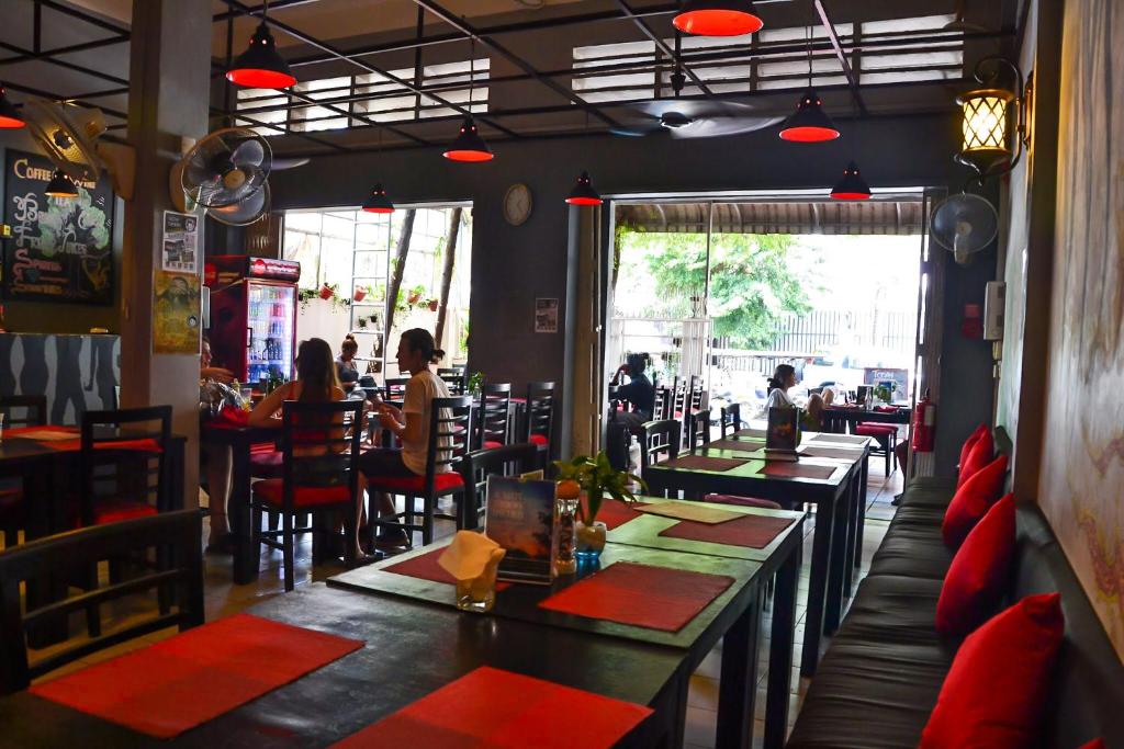 38820mad-monkey-hostel-phnom-penh-04.jpg