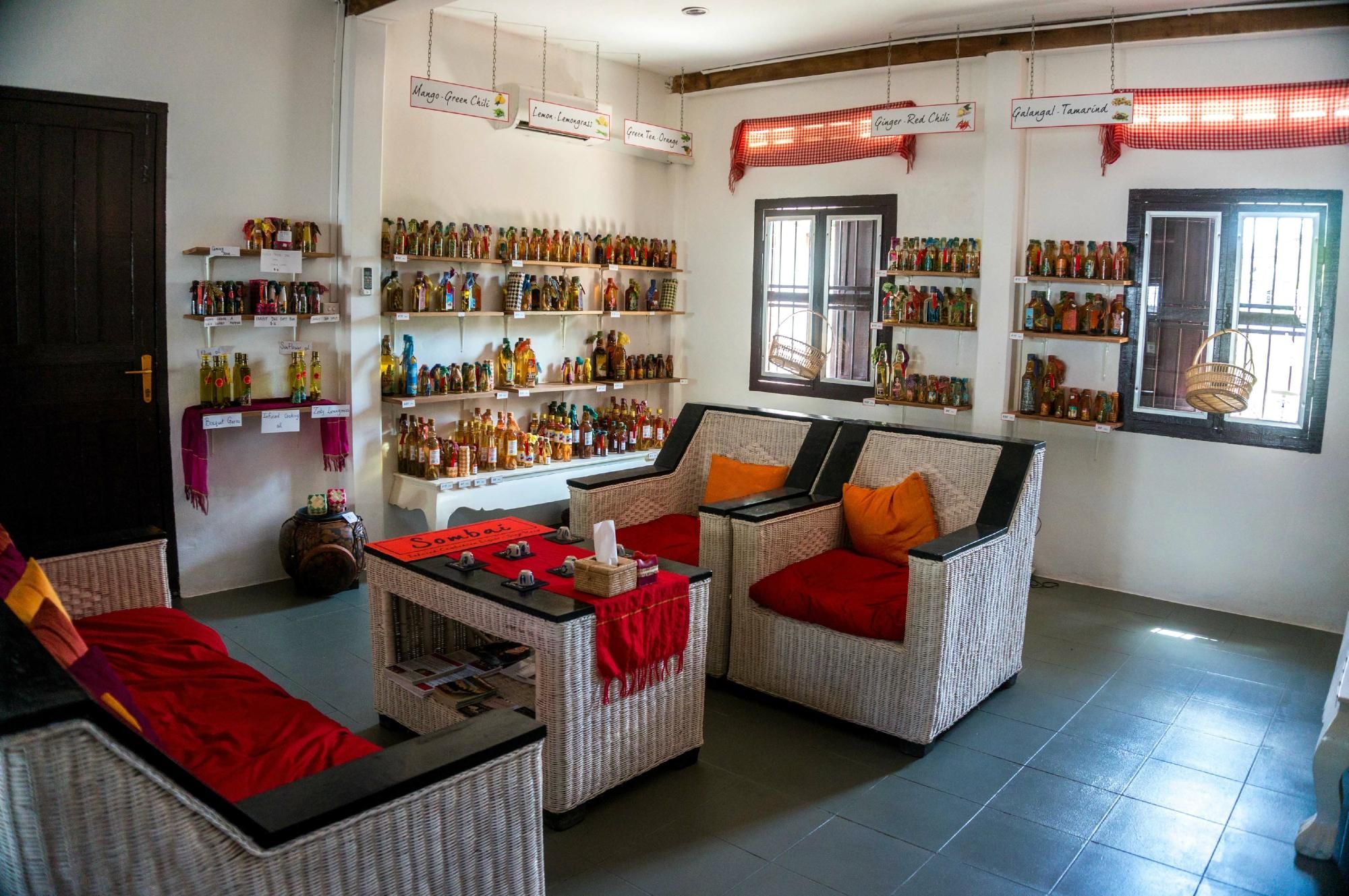 40982sombai-cambodian-liqueur-and-souvenirs-04.jpg