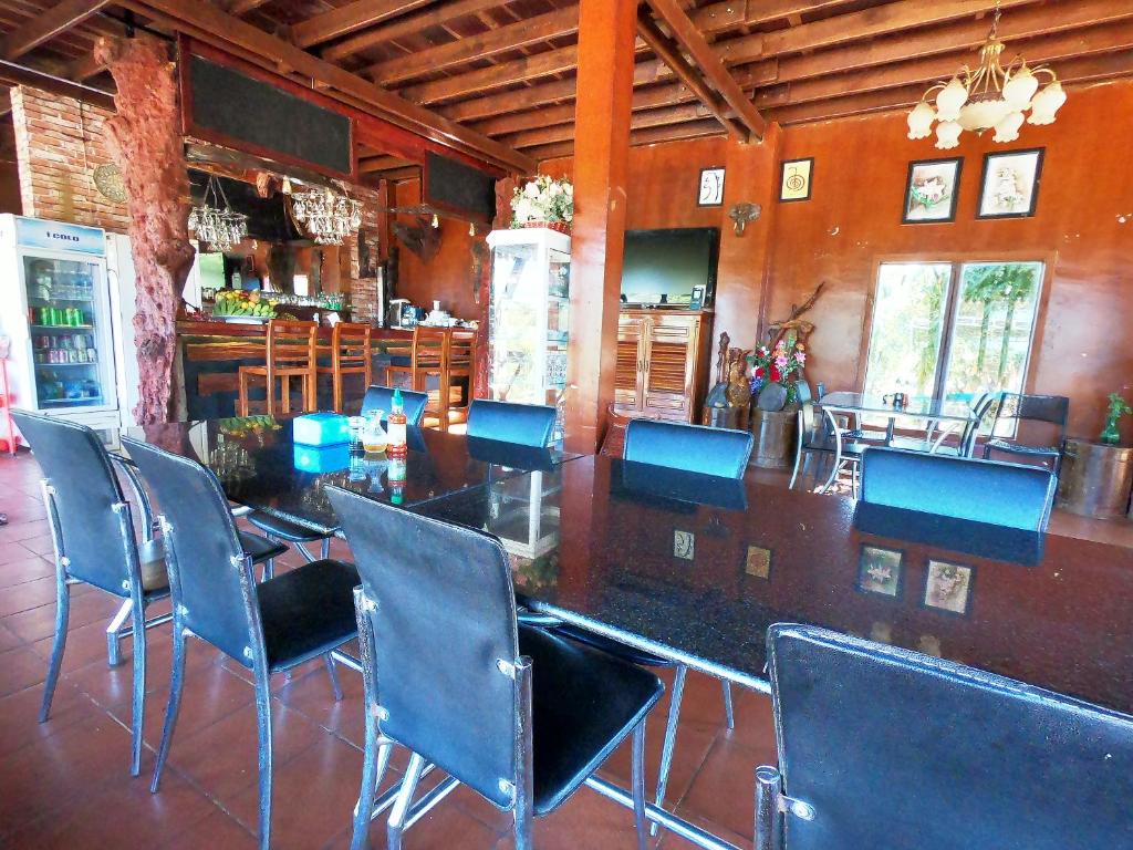 42372molyka-lodge-05.jpg