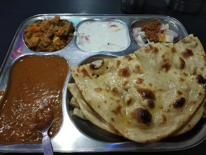 43872reena-restaurant-02.jpg