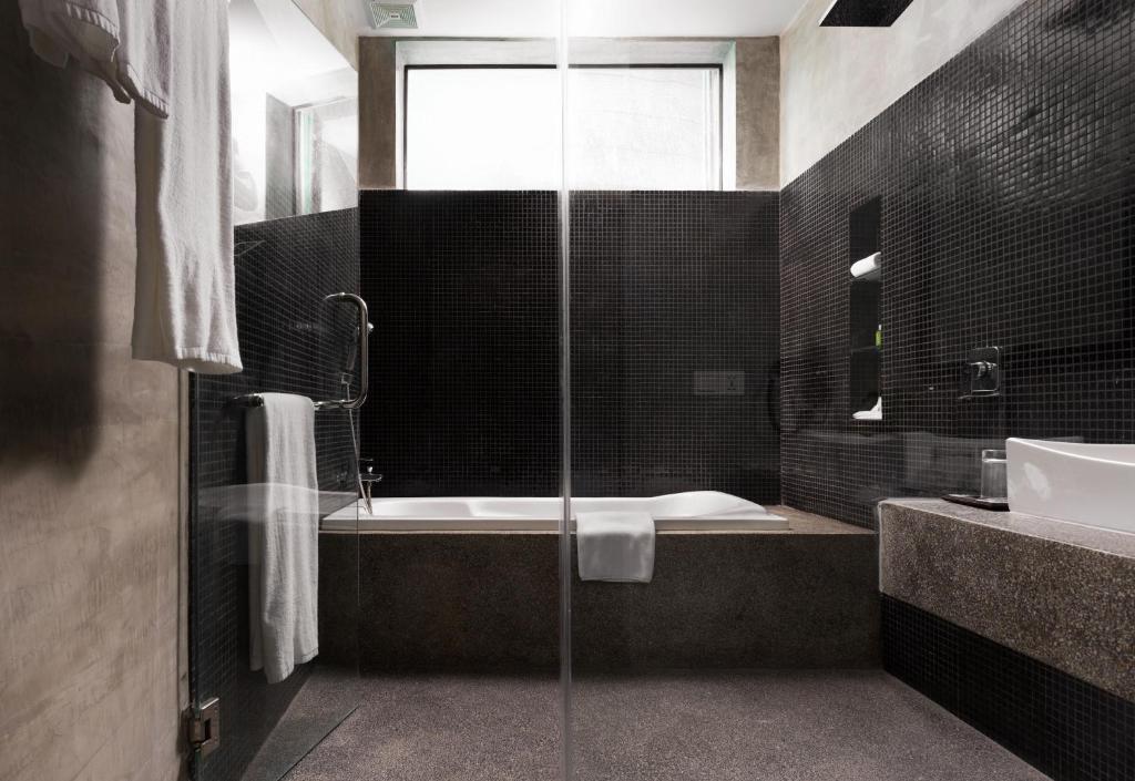44450sk-residence-05.jpg
