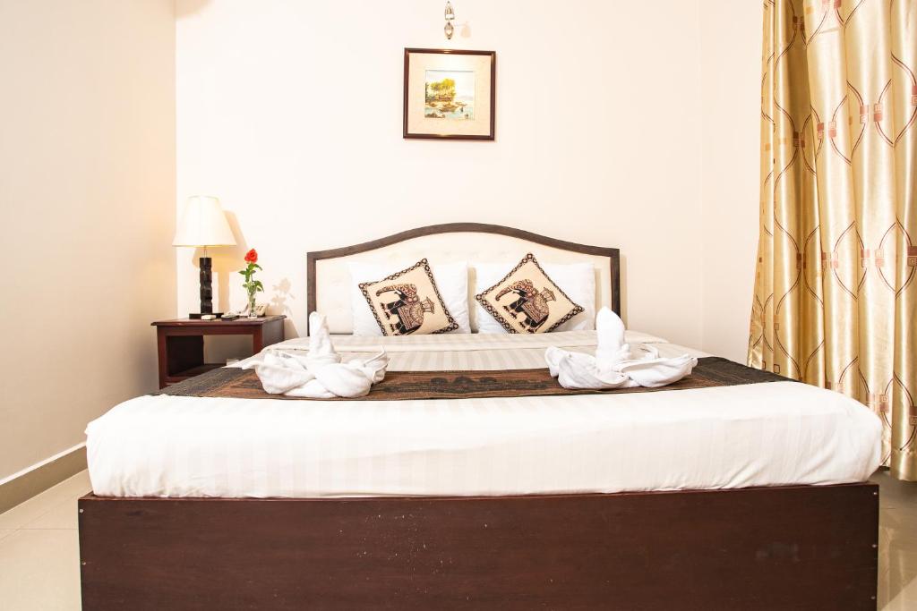 45669silver-mounts-hotel-04.jpg