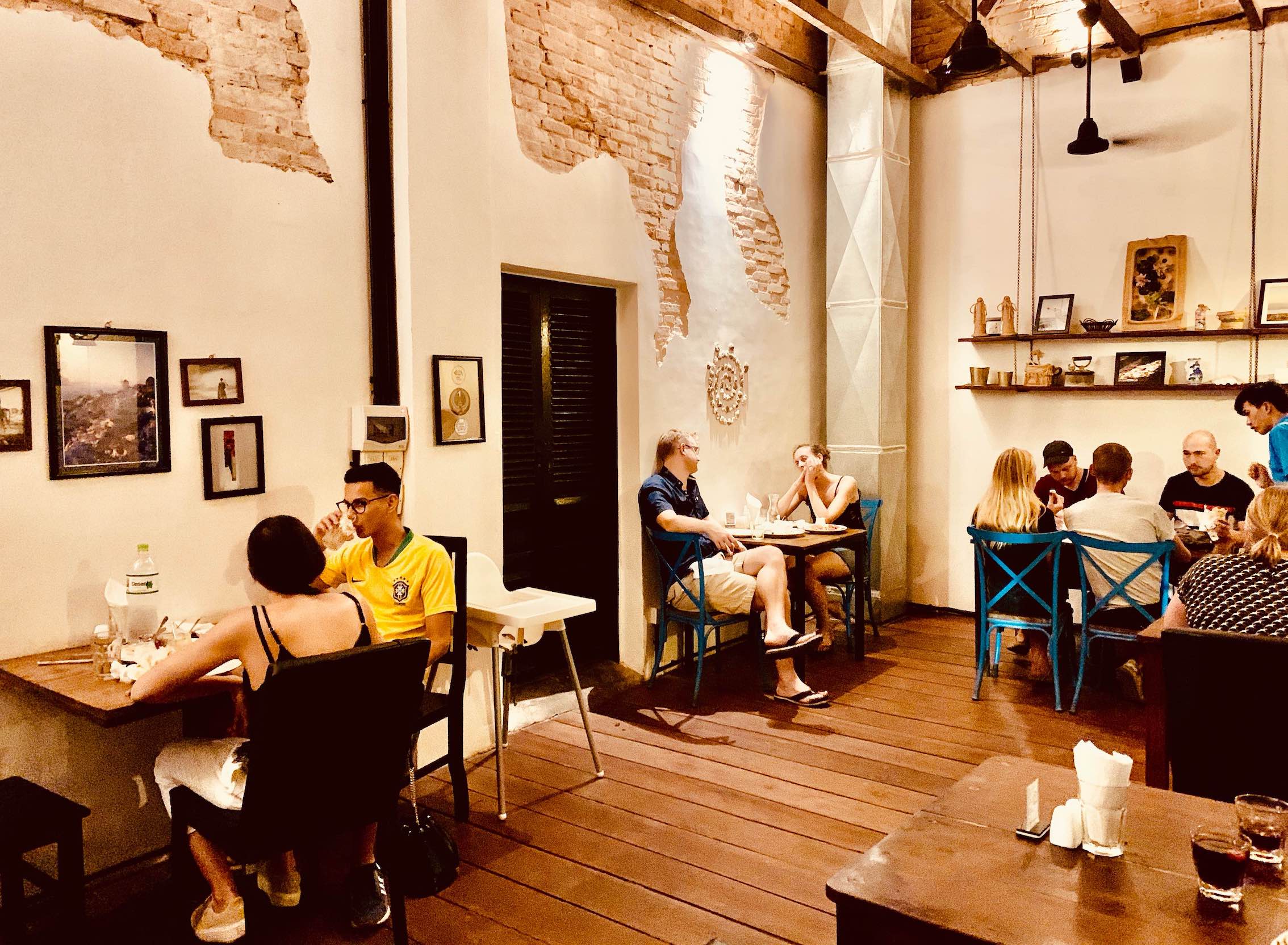 4574look-up-cafe-inn-02.jpg