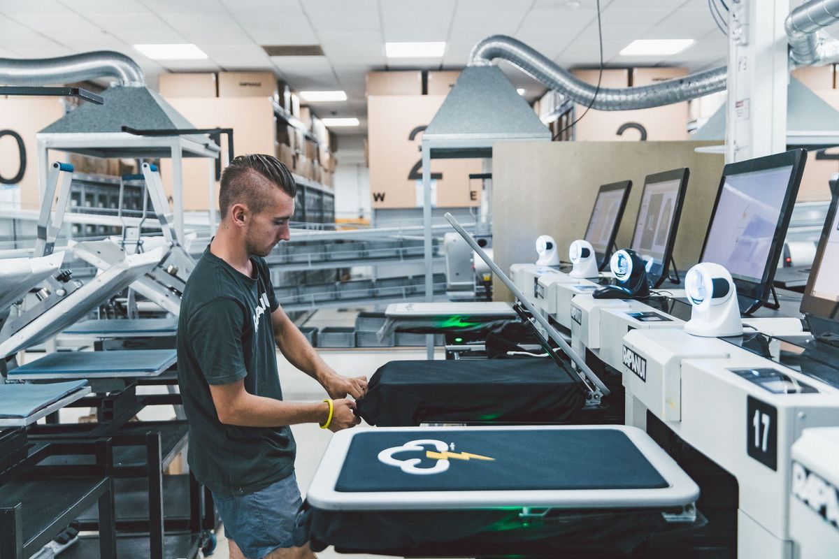 48822silk-screen-printing-lab---ethical-garment-printing---custom-t-shirts-03.jpg
