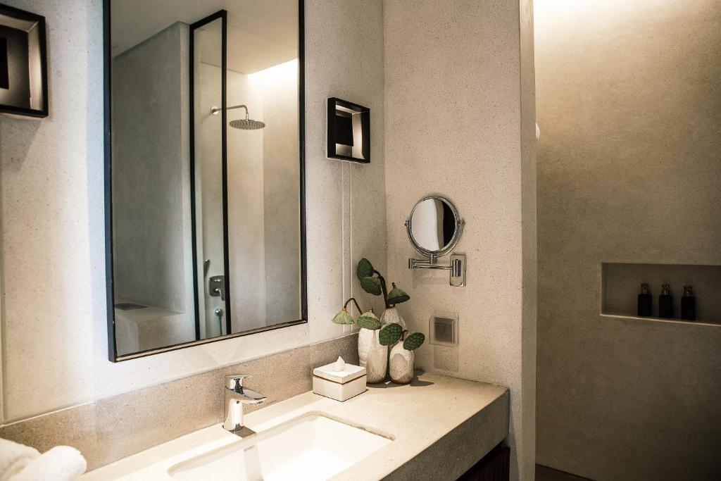 49500treeline-urban-resort-02.jpg