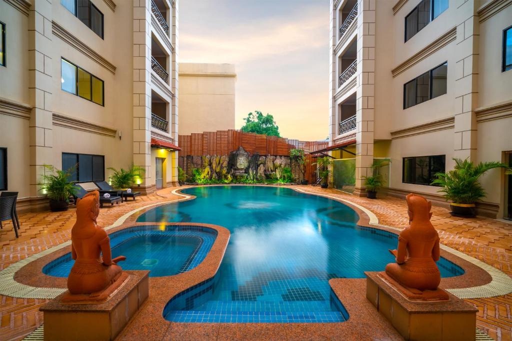 50274dragon-royal-angkor-hotel-04.jpg
