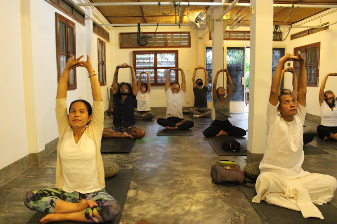 50755yoga-phnom-penh---azahar-cambodia-02.jpg