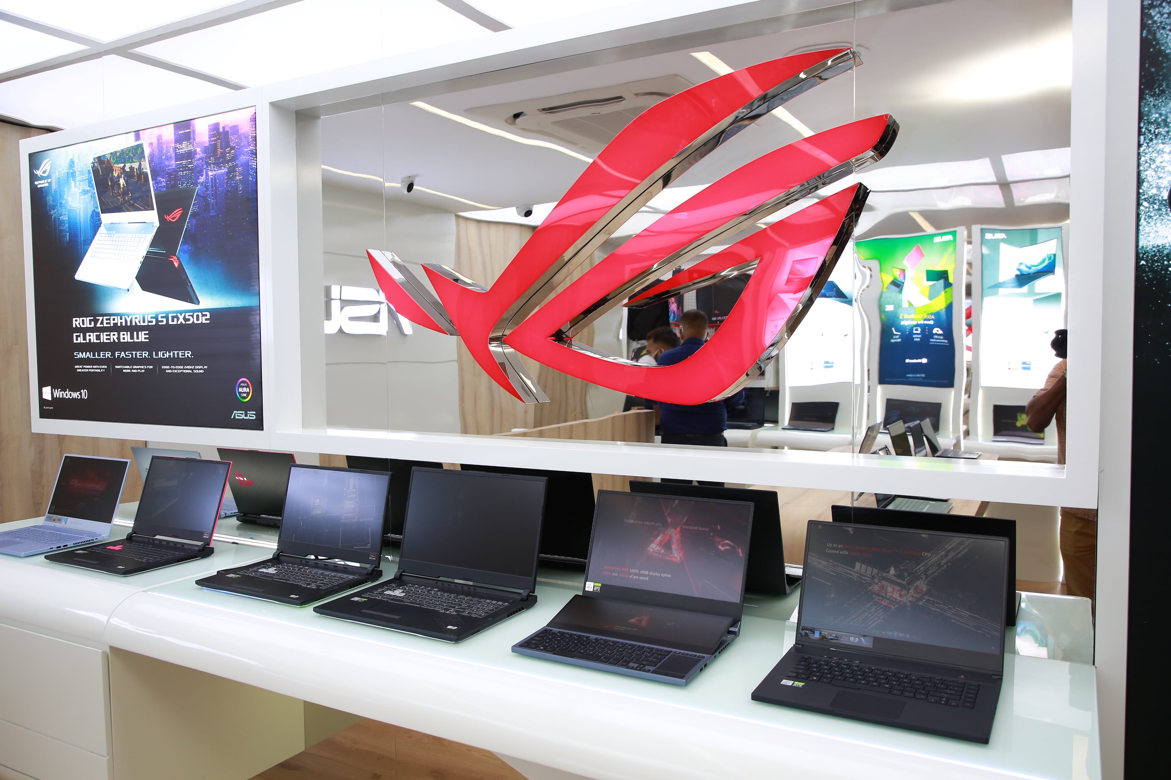 50838hok-lay-store-computer-02.jpg