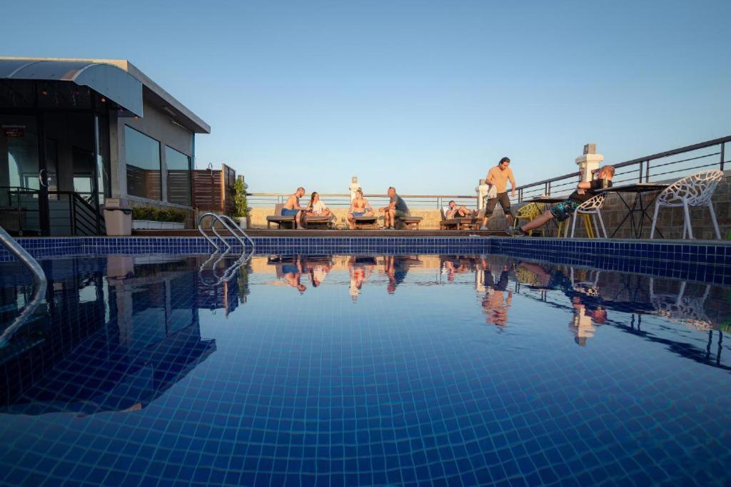 54826pooltop-phnom-penh-04.jpg