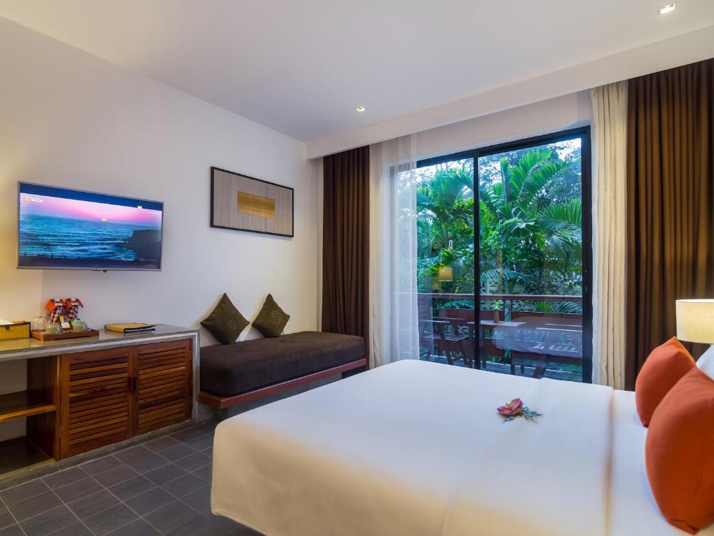 57655lynnaya-urban-river-resort-02.jpg