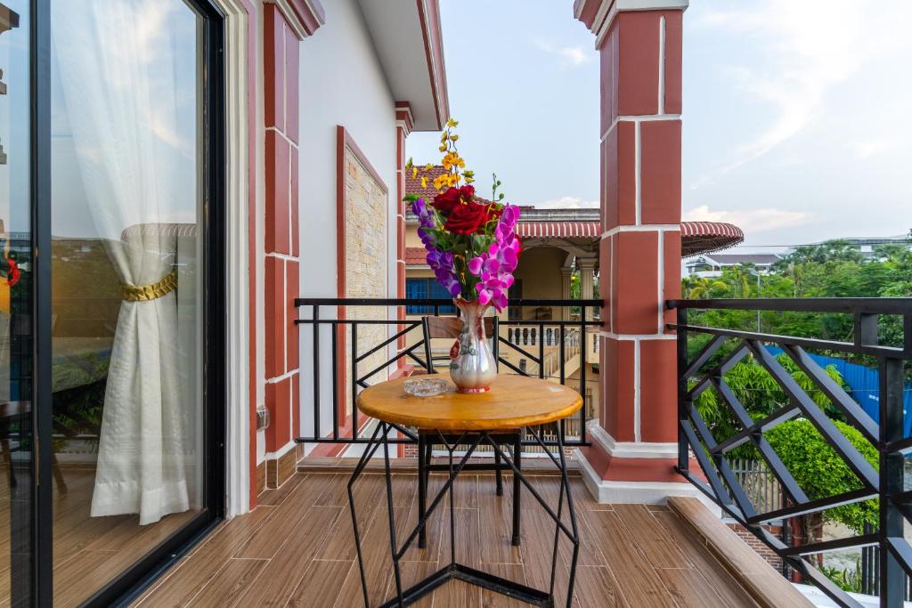 6131the-khmer-house-villa-04.jpg