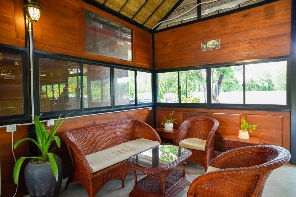 62734daisy-angkor-bungalow-05.jpg