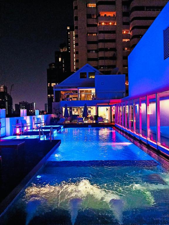 63024the-night-hotel-05.jpg