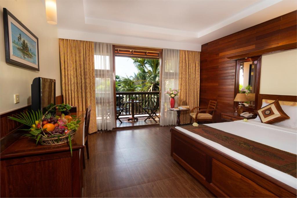 6392city-river-hotel-02.jpg