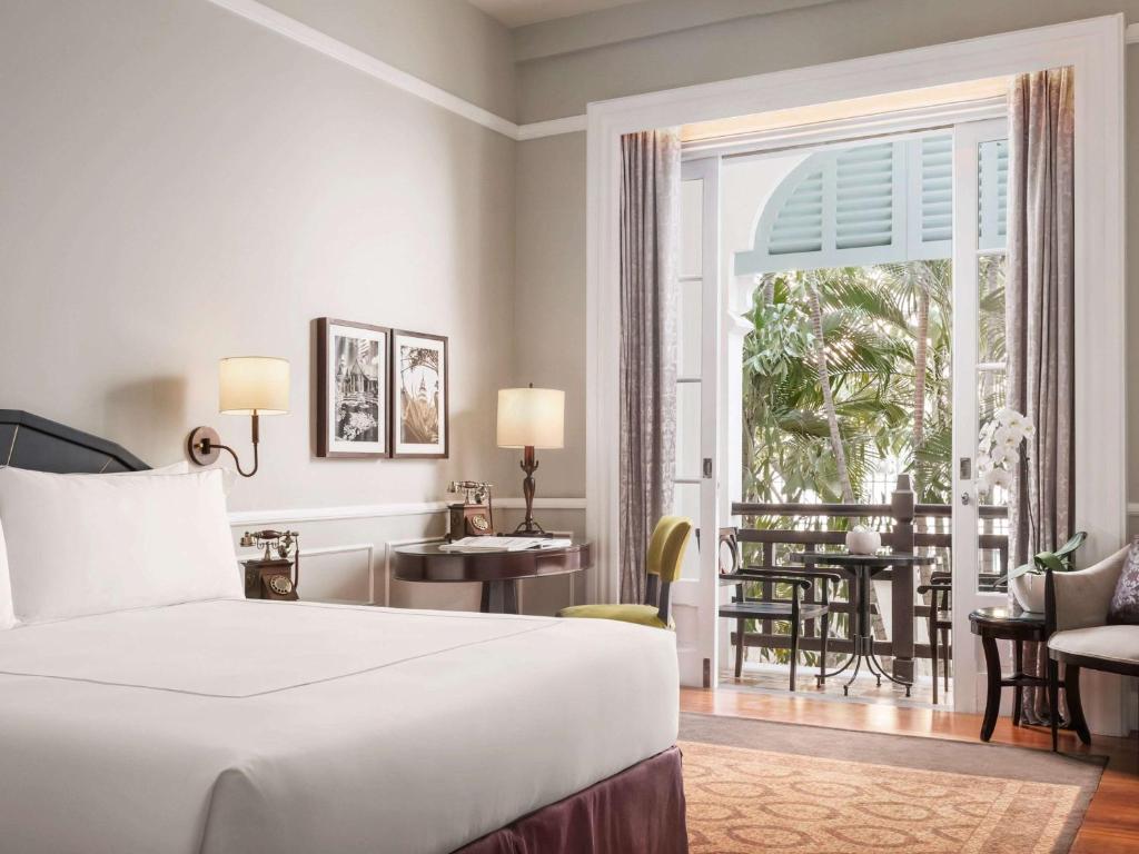 65839raffles-hotel-le-royal-04.jpg
