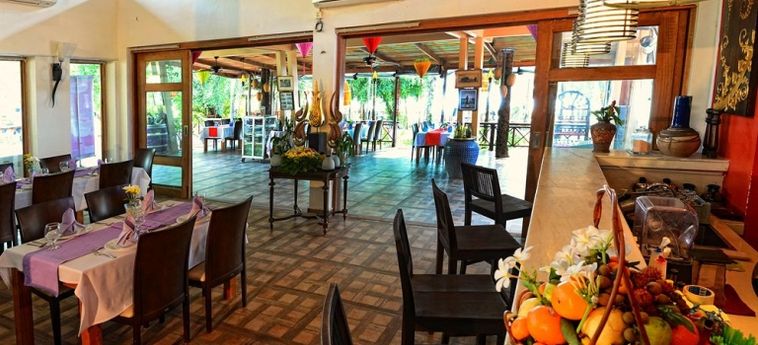 67805nataya-round-house-coral-bay-resort--05.jpg