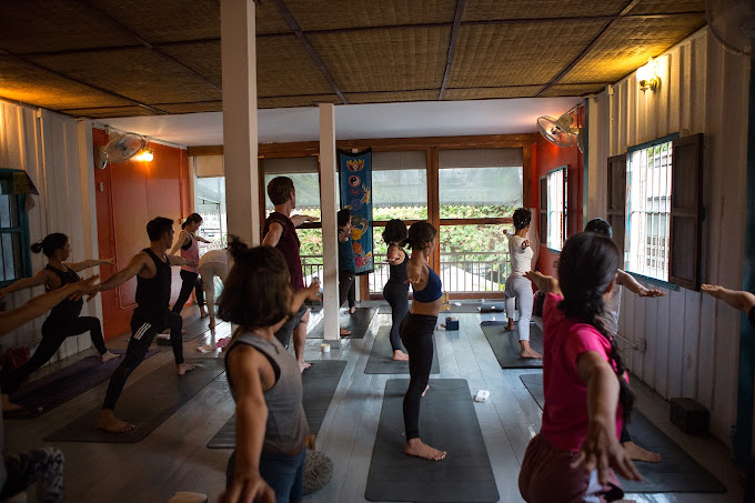 67916yoga-phnom-penh---azahar-cambodia-03.jpg