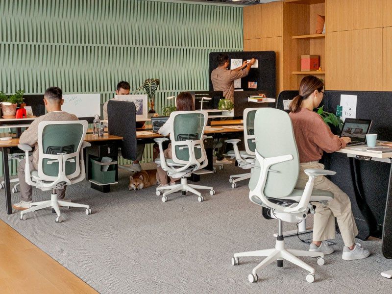 71186chea-chhun-computer-02.jpg