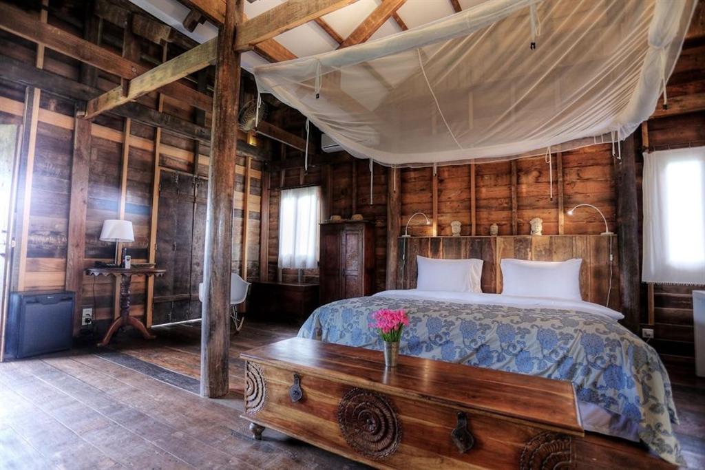 76277sala-lodges-06.jpg