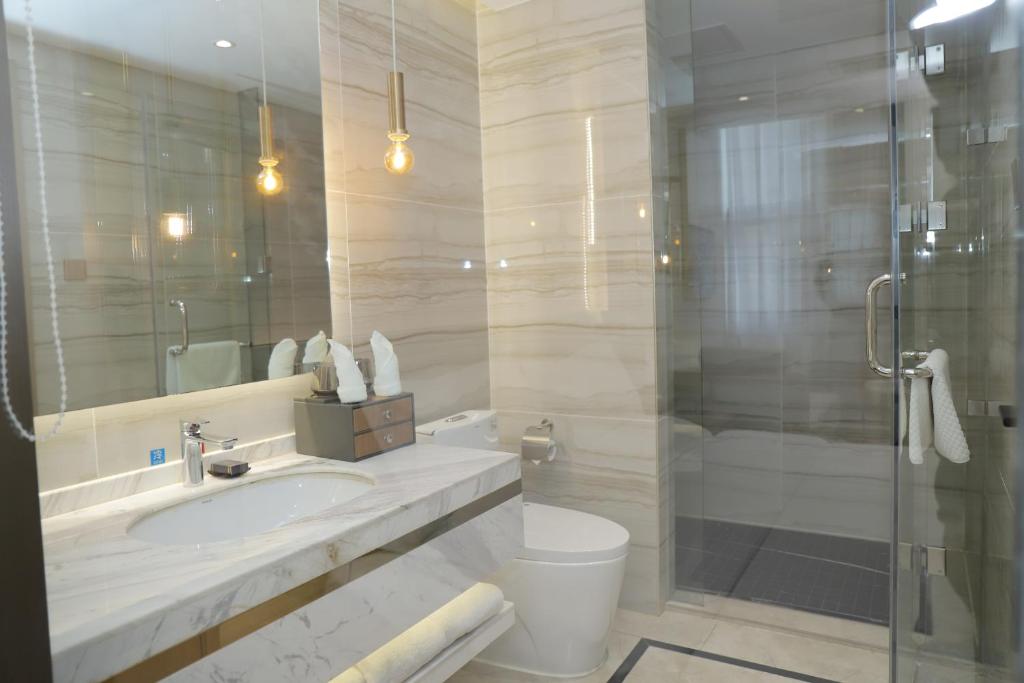 76890five-elephants-hotel-04.jpg