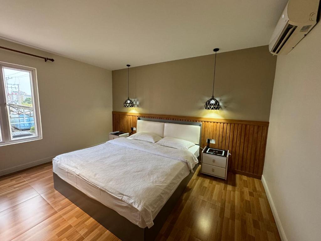 79089west-port-hotel-02.jpg