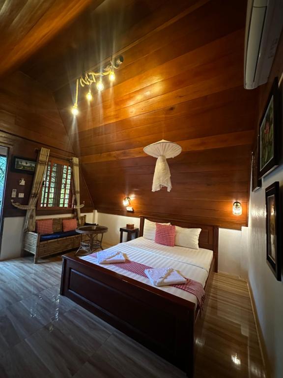 80593mondulkiri-pizza-bungalows-02.jpg