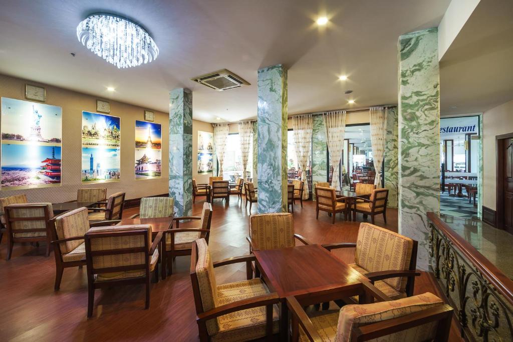 80933smiling-deluxe-hotel-04.jpg