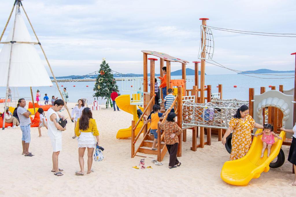 81409summer-bay-beach-club-&-cabins-04.jpg