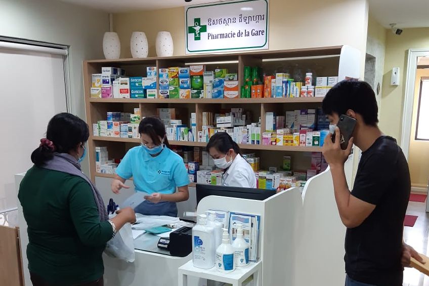 82931pharmacie-de-la-gare-chaktomuk-branch-02.jpg