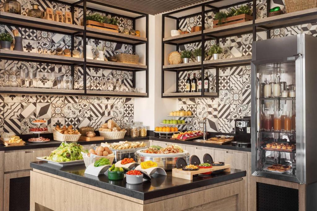 84370courtyard-by-marriott-phnom-penh-04.jpg