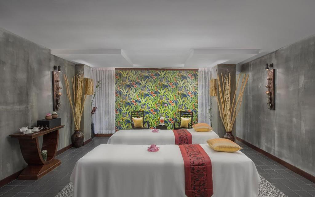 85069palace-gate-hotel-&-residence-05.jpg