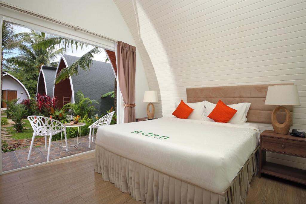 85604eden-beach-resort-03.jpg