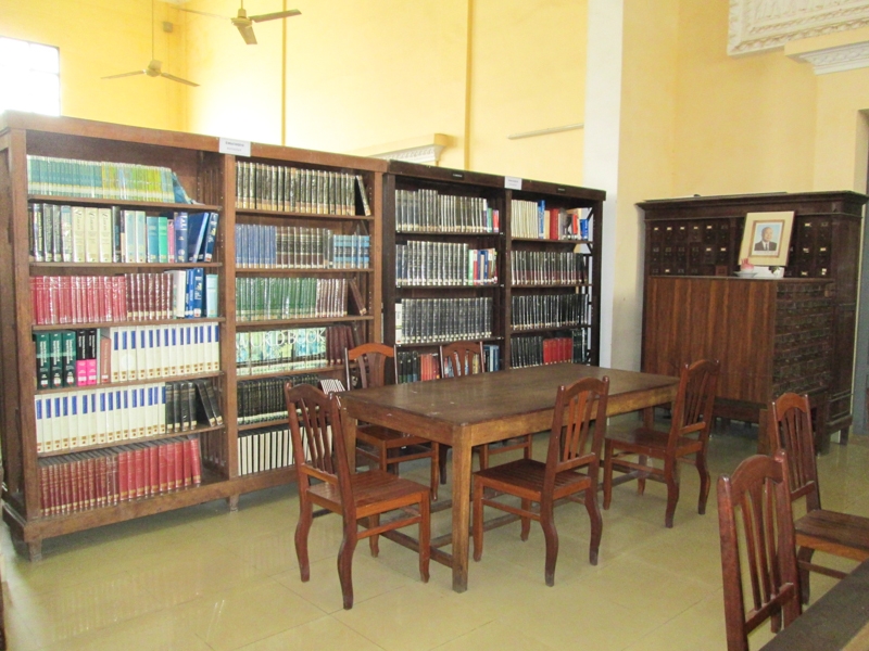 86590wat-phnom-library-02.jpg