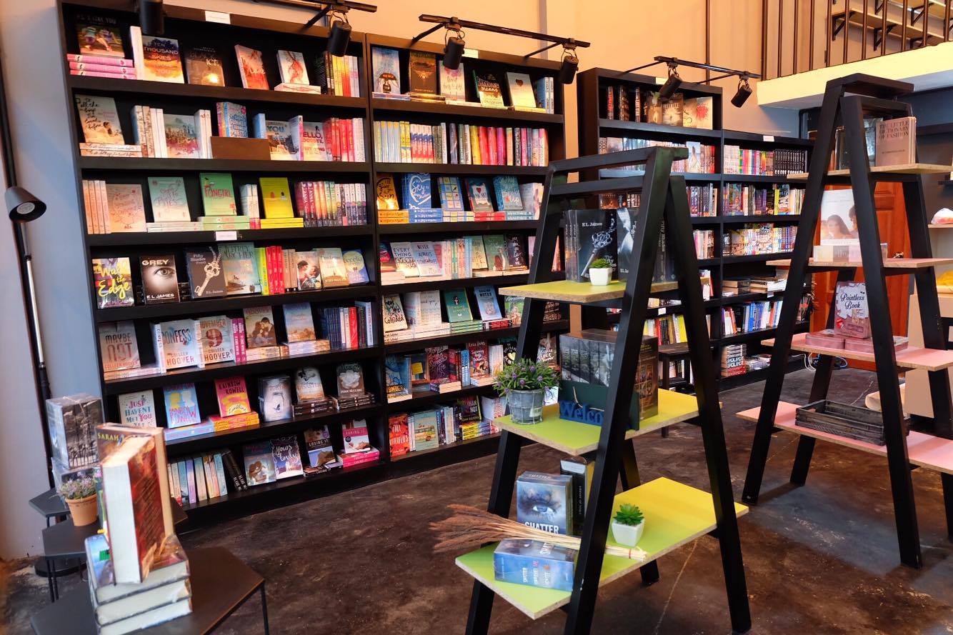 87547royal-bookstore-02.jpg