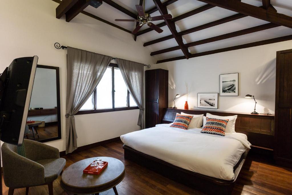 90917heritage-suites-hotel-02.jpg